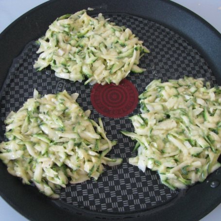 Krok 5 - Kabak Mucveri – tureckie placki z cukinii bez jajka foto
