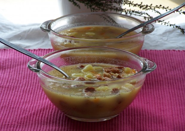 Fotografia przedstawiająca Kabanos fajna rzecz, czyli zupa z kiełbasianym wsadem :)