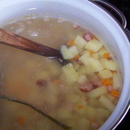 Krok 3 - Kabanos fajna rzecz, czyli zupa z kiełbasianym wsadem :) foto