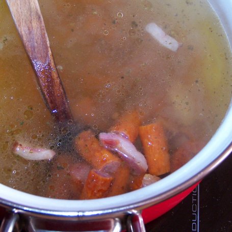 Krok 4 - Kabanos z makaronem, czyli zupa nawet smaczna :) foto