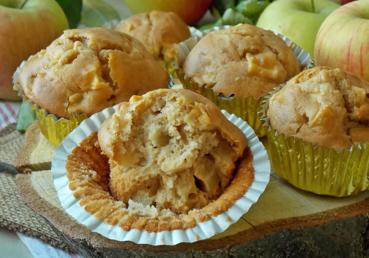 Kajmakowe muffinki z jabłkami i masłem orzechowym foto