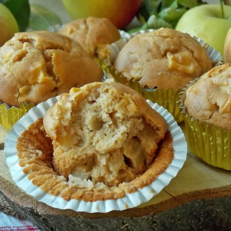Krok 4 - Kajmakowe muffinki z jabłkami i masłem orzechowym foto