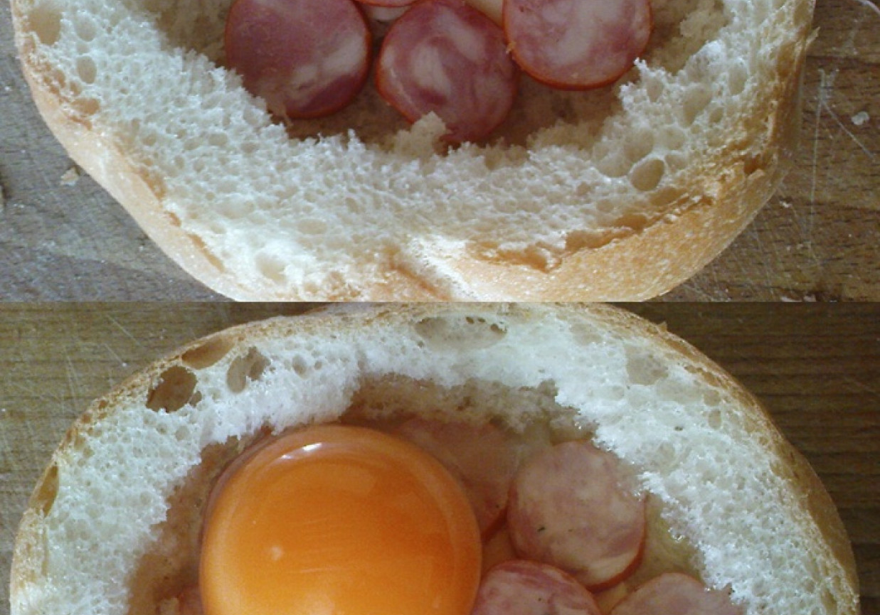 Kajzerkowa miseczka z jajkiem foto