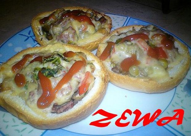Fotografia przedstawiająca Kajzerkowe mini pizze