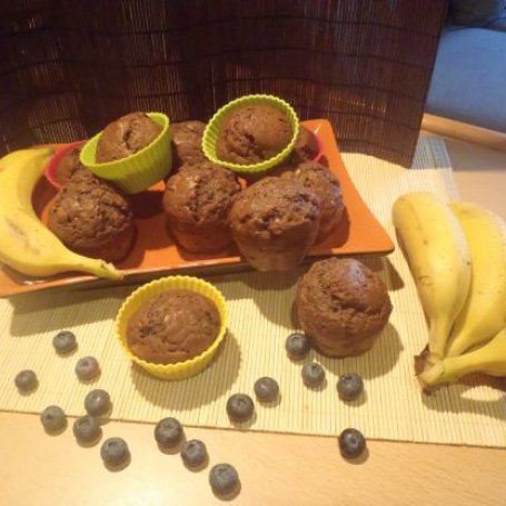 Krok 3 - Kakaowe babeczki z bananami foto
