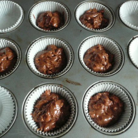 Krok 2 - Kakaowe babeczki z herbatnikami foto