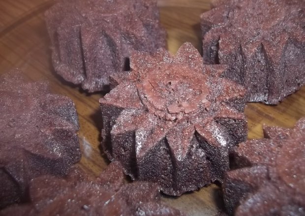 Fotografia przedstawiająca Kakaowe babeczki z mikrofalówki