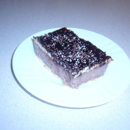 Krok 3 - Kakaowe ciasto z kaszy manny na herbatnikach. foto