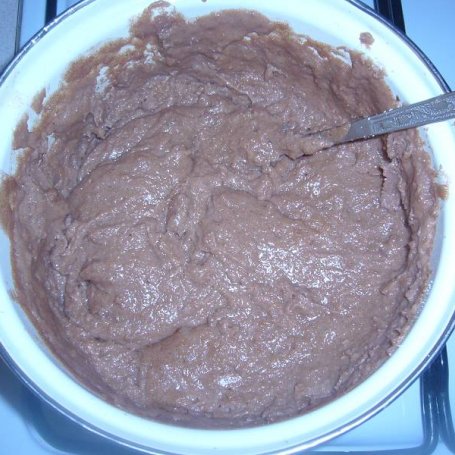 Krok 1 - Kakaowe ciasto z kaszy manny na herbatnikach. foto