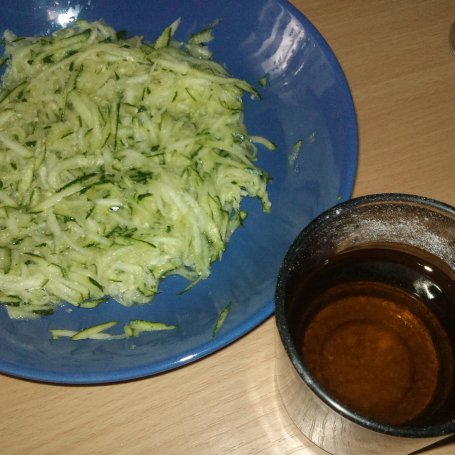 Krok 1 - Kakaowe ciasto z oliwą i cukinią foto