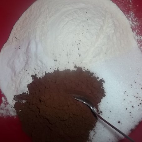 Krok 1 - Kakaowe ciasto z twarogiem i kokosem foto