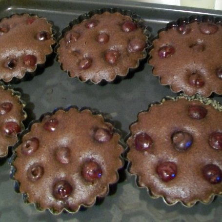 Krok 4 - Kakaowe clafoutis z czereśniami w wersji mini foto