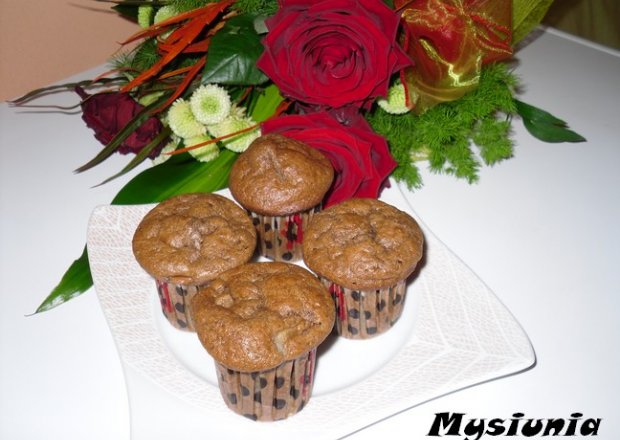 Fotografia przedstawiająca Kakaowe muffinki z bananami