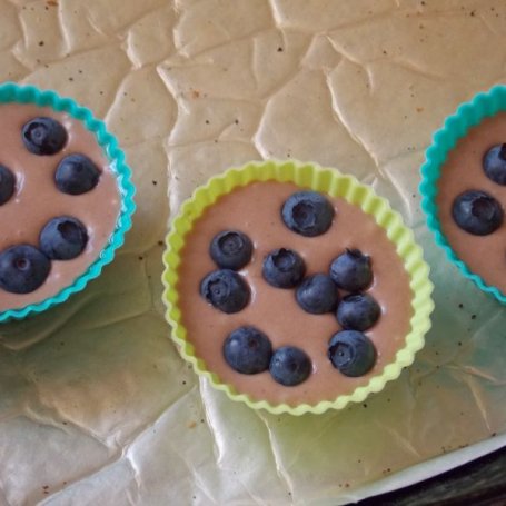 Krok 4 - Kakaowe muffinki z borówkami foto