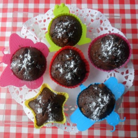 Krok 4 - Kakaowe muffinki z brzoskwiniami foto