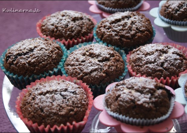 Fotografia przedstawiająca Kakaowe muffinki z jagodami