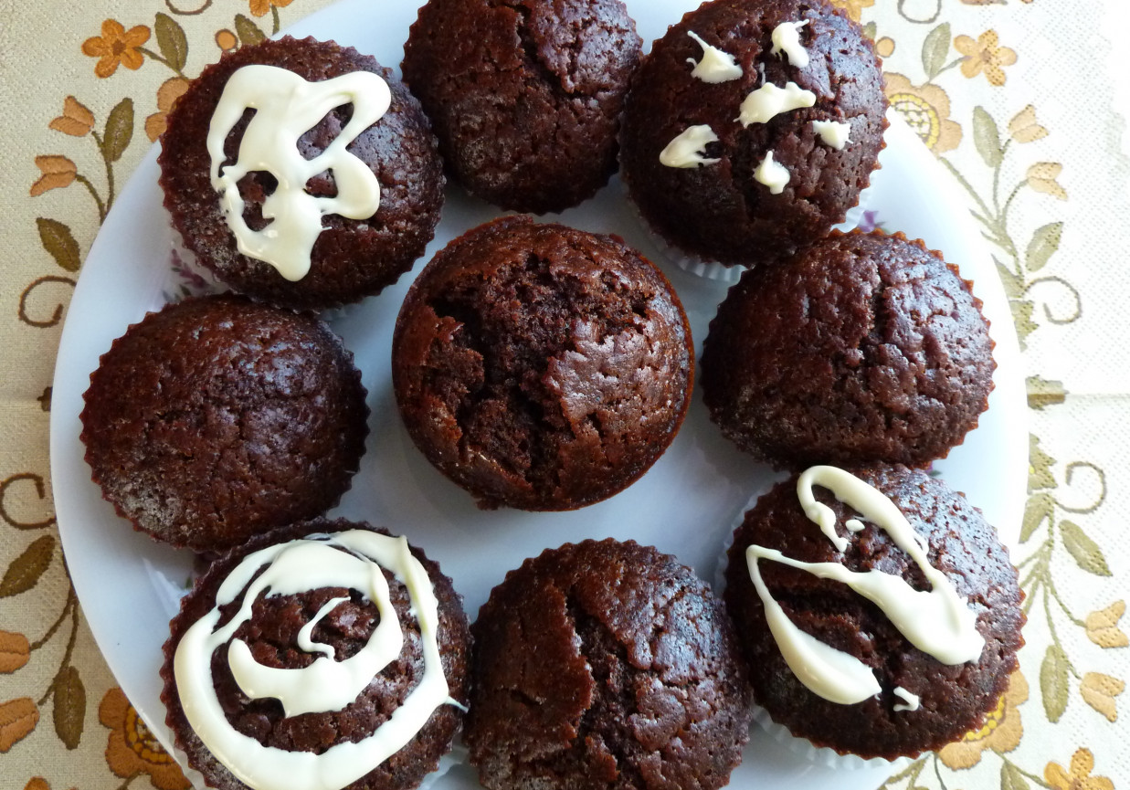 Kakaowe muffinki z niespodzianką foto