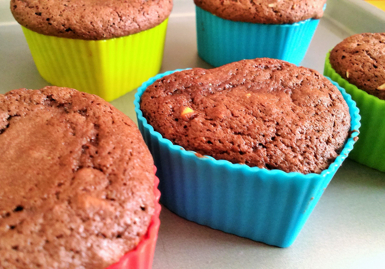 Kakaowe muffinki z orzechami foto