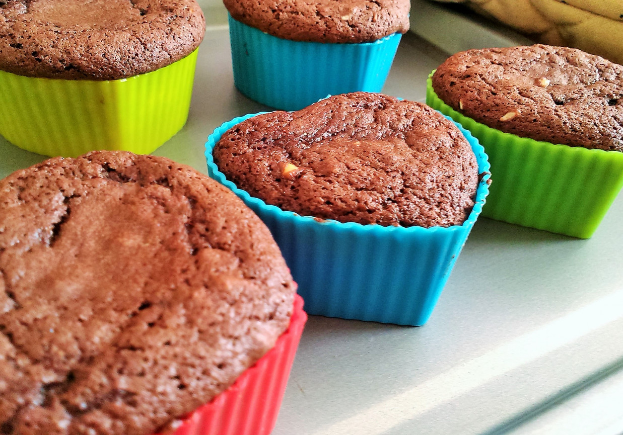 Kakaowe muffinki z orzechami foto