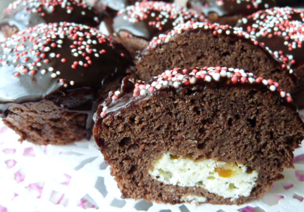 Kakaowe muffinki z serkiem foto