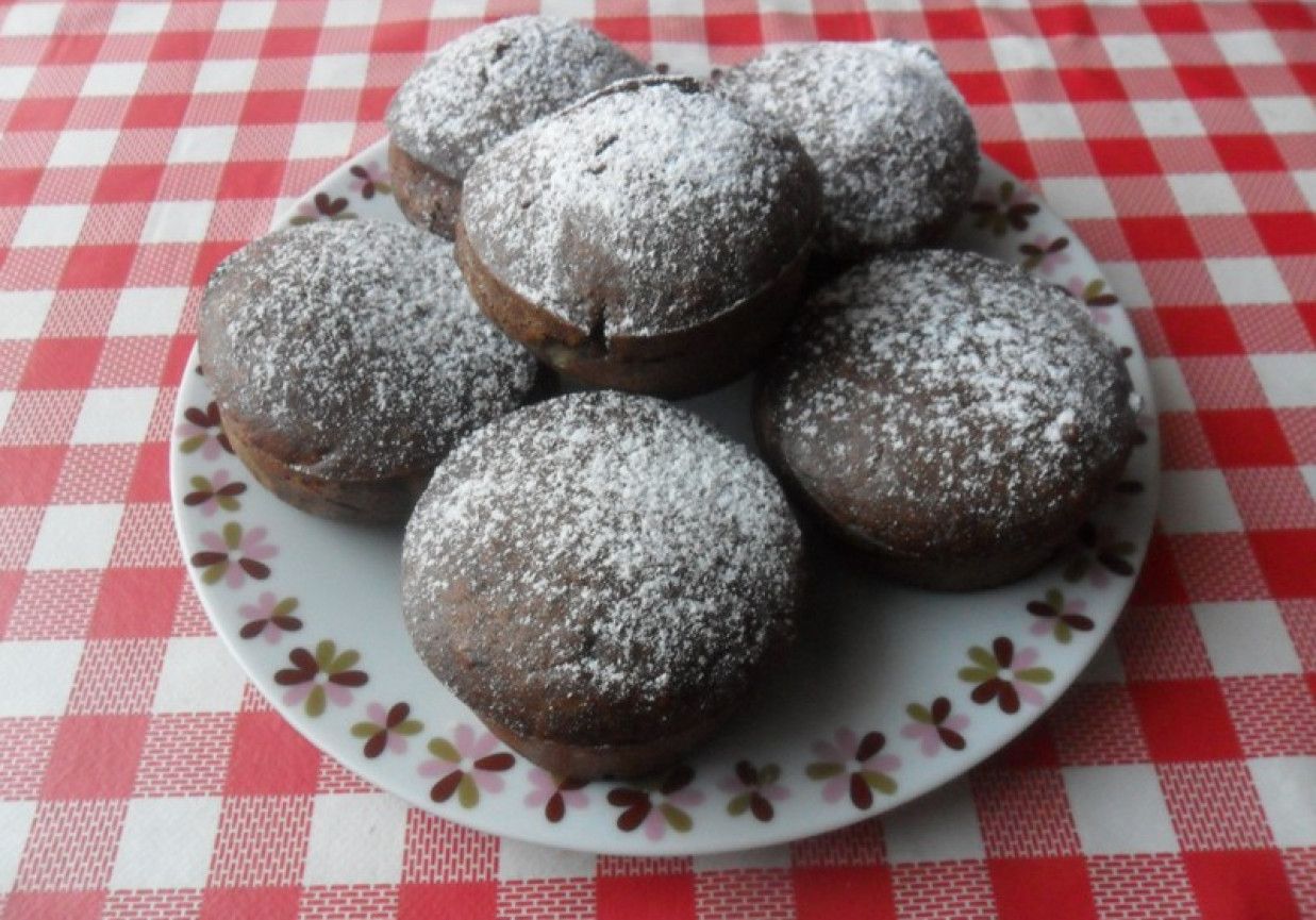Kakaowe muffiny nadziewane serem foto