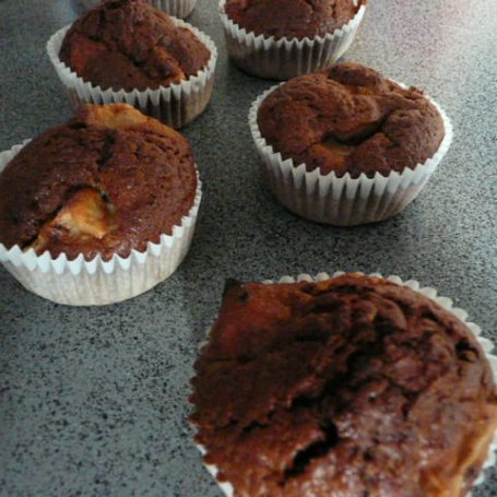 Krok 3 - Kakaowe Muffiny z cukinią i jabluszkiem foto