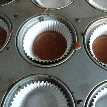 Krok 1 - Kakaowe Muffiny z cukinią i jabluszkiem foto