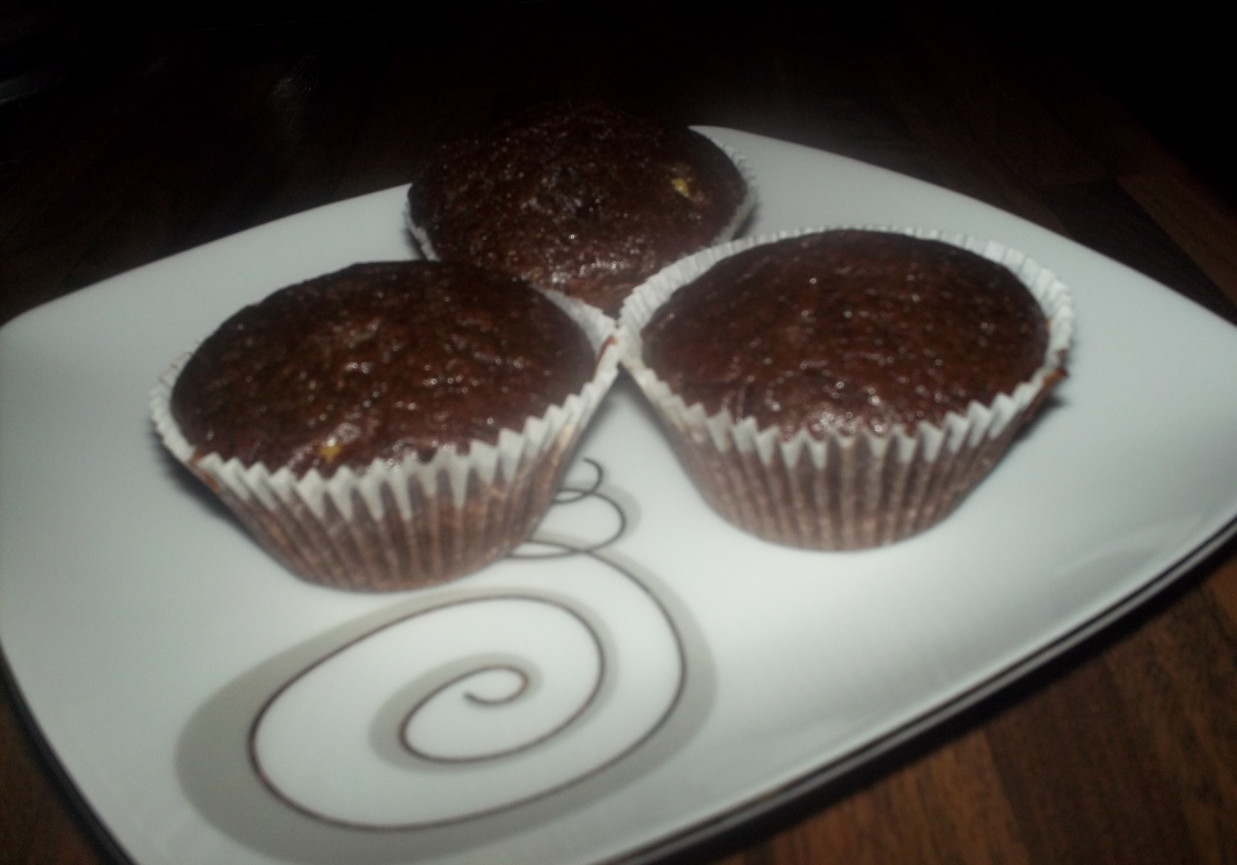 Kakaowe muffiny z kawałkami czekolady foto