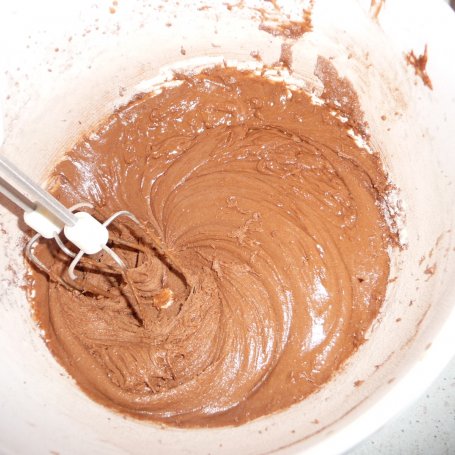 Krok 3 - Kakaowe muffiny z marchewką i czekoladą foto