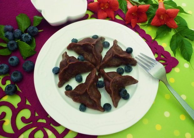 Fotografia przedstawiająca Kakaowe pierożki z borówkami