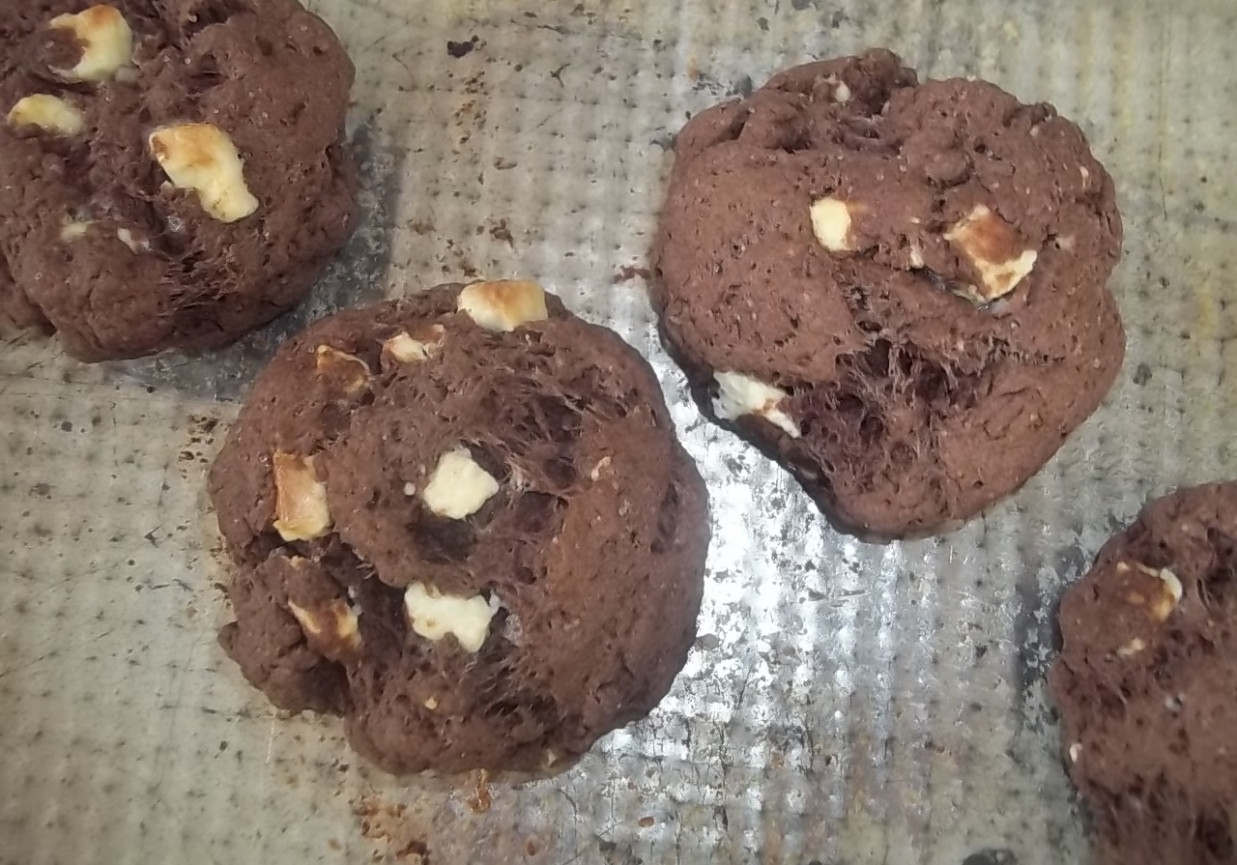 Kakaowe scones z białą czekoladą foto
