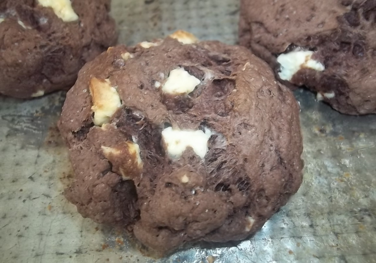 Kakaowe scones z białą czekoladą foto