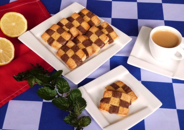 Fotografia przedstawiająca Kakaowo - cytrynowe ciasteczka szachownice