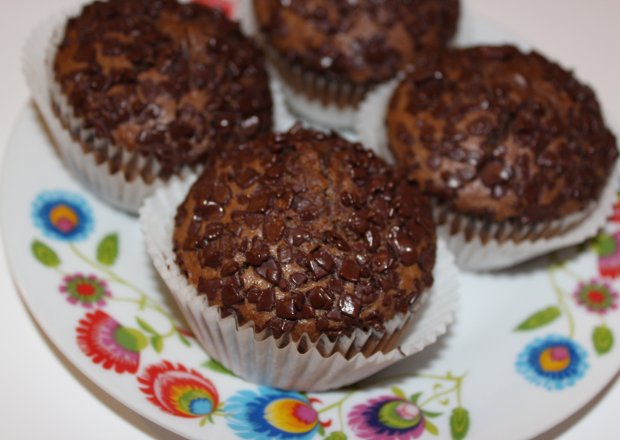 Fotografia przedstawiająca Kakaowo czekoladowe muffinki