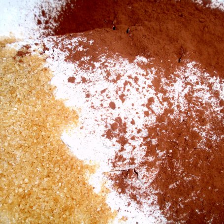 Krok 2 - Kakaowo  orzechowe  ciasteczka  o kształcie ziarenka kawy foto