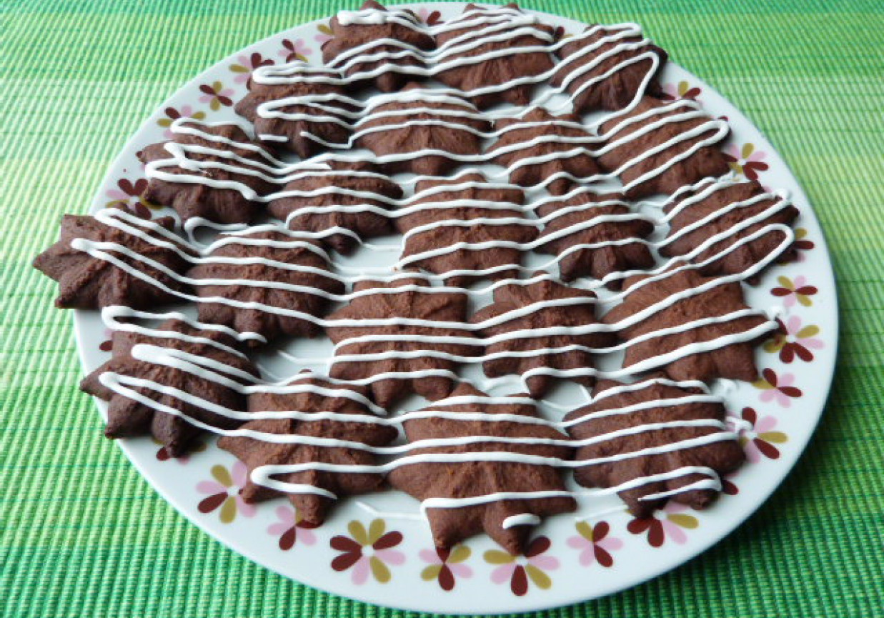 Kakaowo-cynamonowe ciasteczka z migdałowym lukrem foto