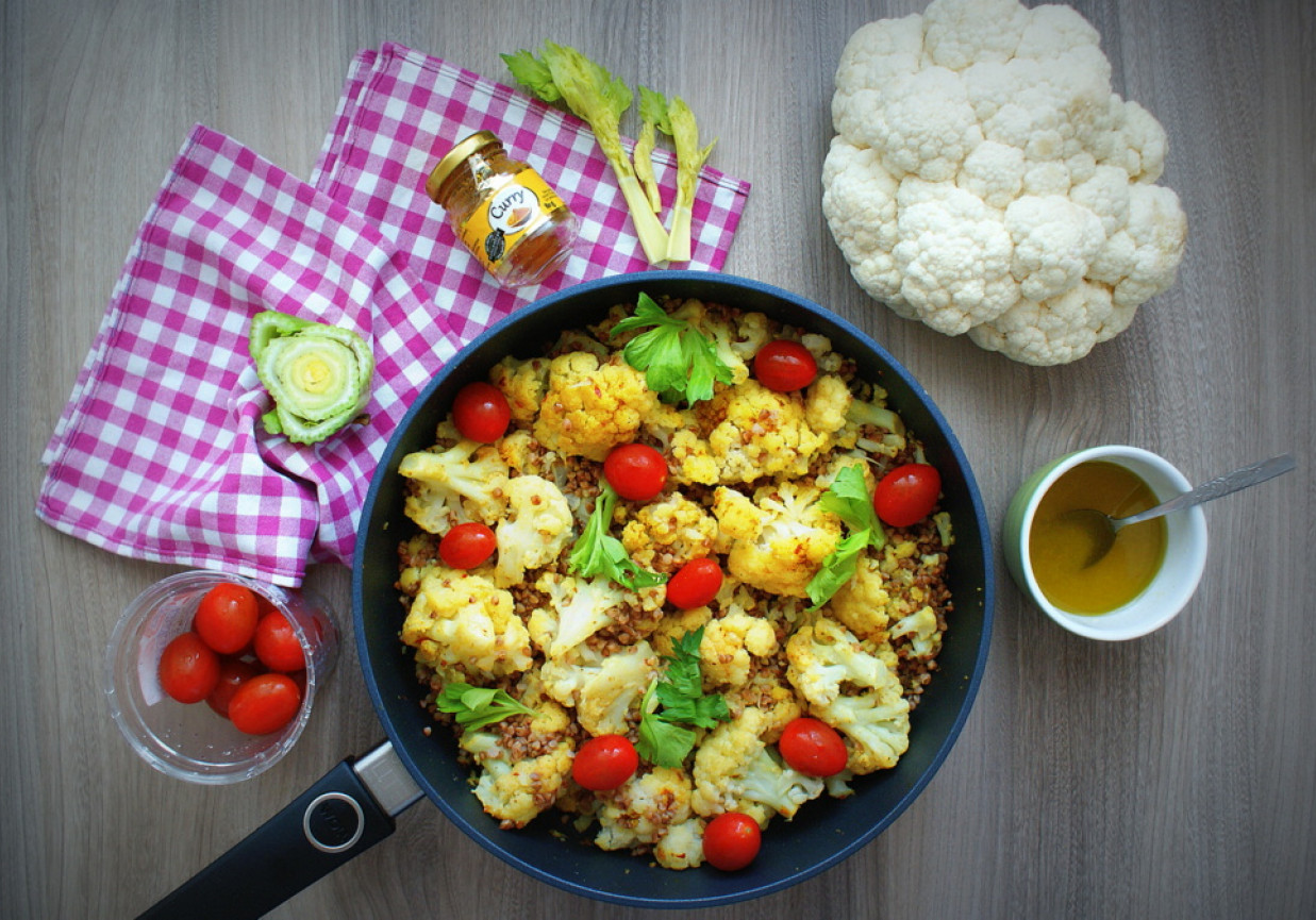 Kalafior curry z kaszą gryczaną i dressingiem imbirowym foto
