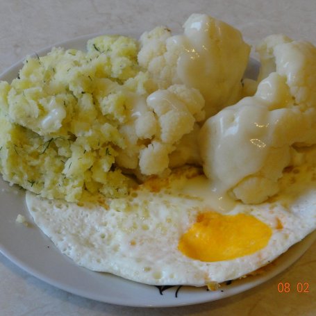 Krok 5 - Kalafior gotowany na parze z jajkiem sadzonym foto