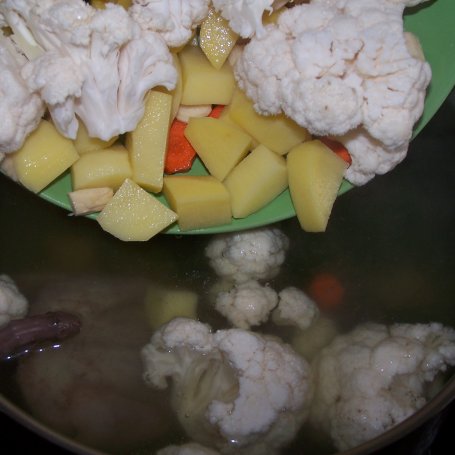 Krok 2 - Kalafior z cukinią, czyli krem na gołąbku foto