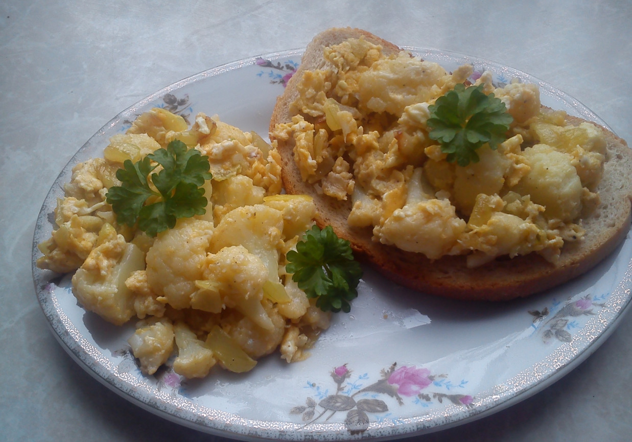 Kalafior z jajkami - al'a jajecznica foto