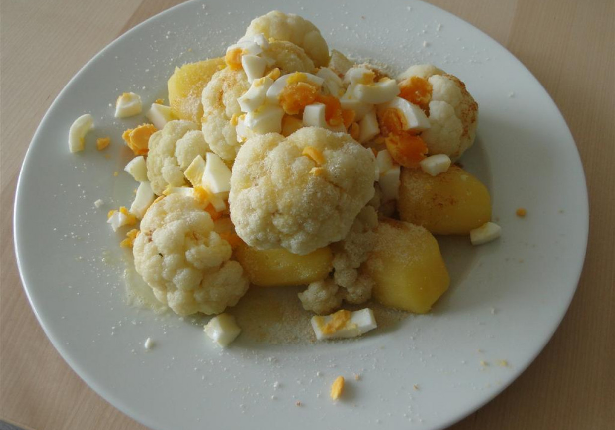 Kalafior z ziemniakami i jajkiem foto