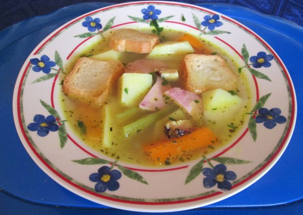 Fotografia przedstawiająca Kaloryczna zupa ziemniaczana