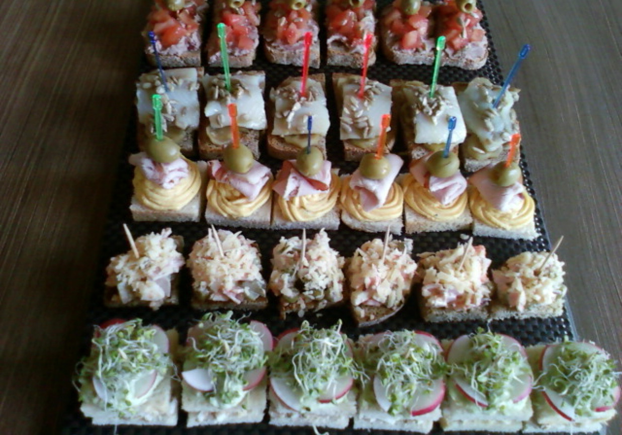 Kanapeczki imprezowe - z tuńczykiem i awokado foto