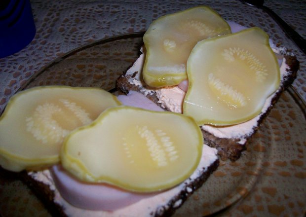 Fotografia przedstawiająca kanapeczki z patisonem