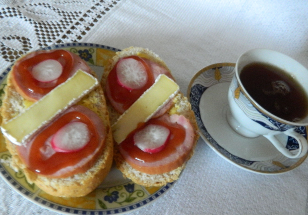 Kanapeczki z serem camembert foto