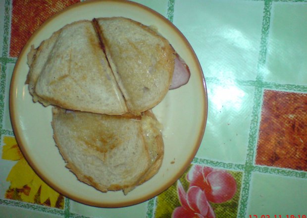 Fotografia przedstawiająca kanapka mada