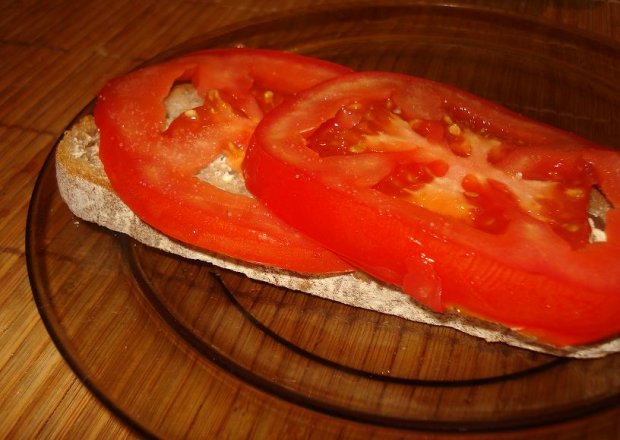 Fotografia przedstawiająca Kanapka Pomidorowa