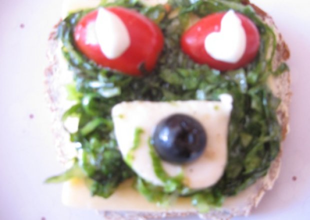 Fotografia przedstawiająca kanapka śniadaniowa dla niejadka