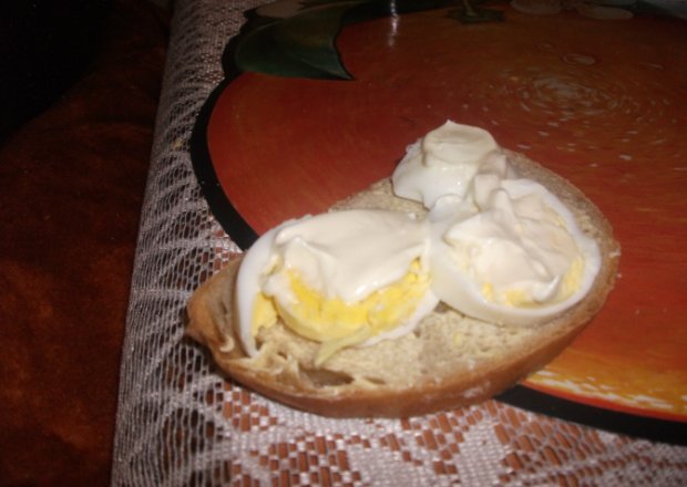 Fotografia przedstawiająca kanapka z jajkiem i majonezem