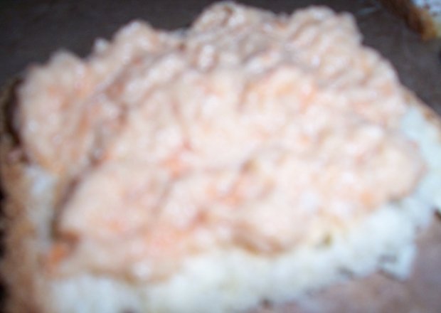 Fotografia przedstawiająca Kanapka z pastą z łososia